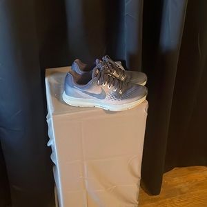 Nike zoom women’s running shoes size 7 1/2